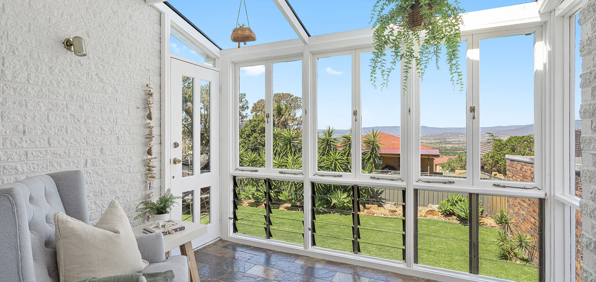 19 Lochview Avenue, Farmborough Heights