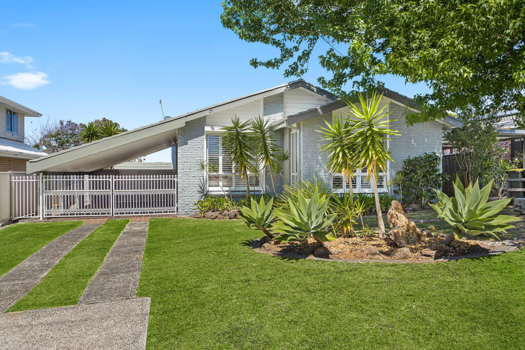Sold - 19 Lochview Avenue - New Property in Farmborough Heights - Real Estate by David Greenwood