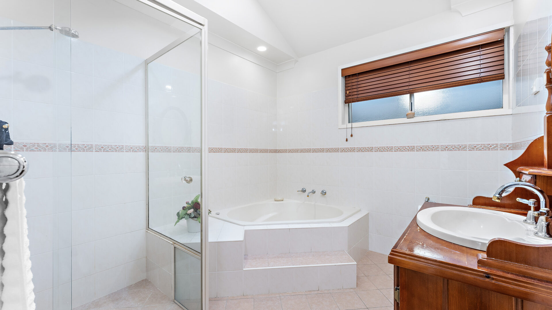 Sold - 18 Belwarra Avenue - New Property in Figtree - Real Estate by Christian Zeidler