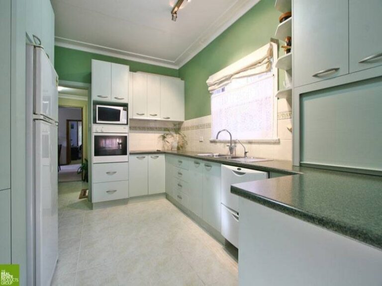7 Alvan Parade, Mount Pleasant NSW 2519 - photo 4