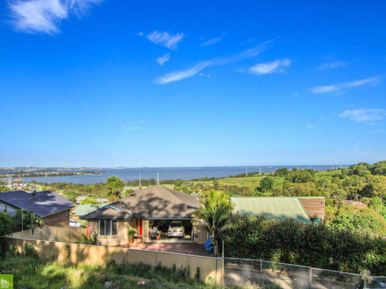 10 Woombye Close, Koonawarra