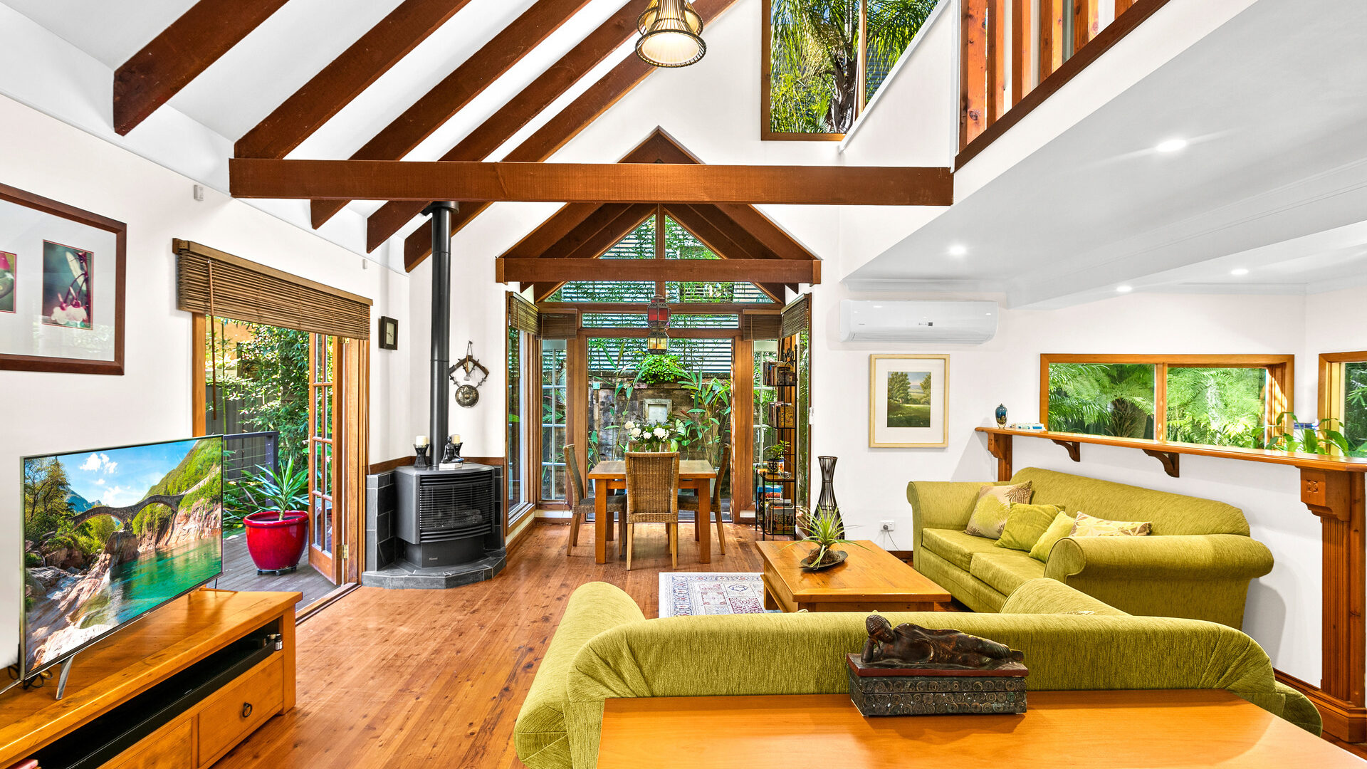 46 Robinsville Crescent, Thirroul NSW 2515 - photo 2