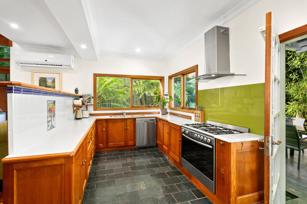 46 Robinsville Crescent, Thirroul NSW 2515 - photo 3