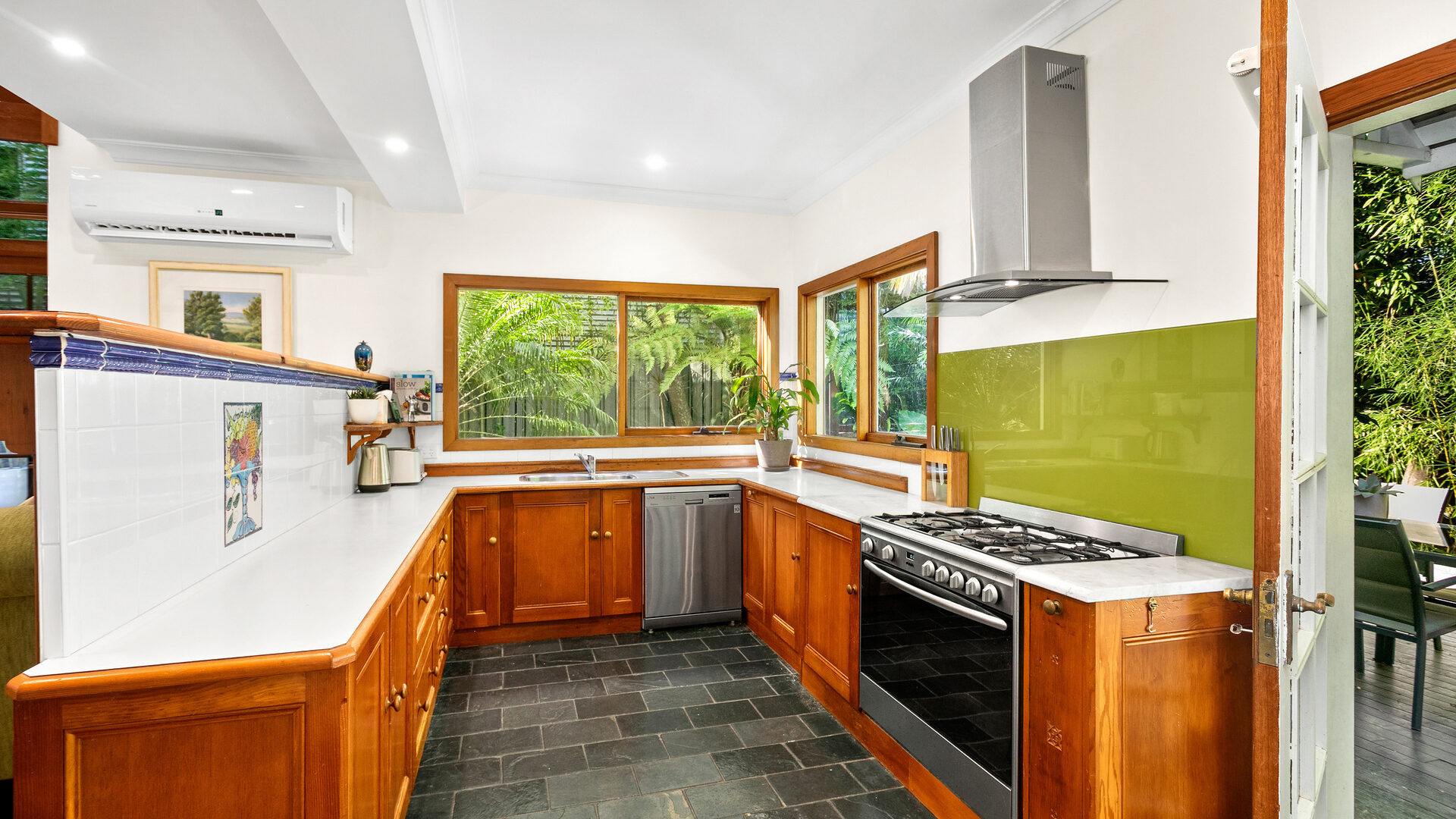 46 Robinsville Crescent, Thirroul NSW 2515 - photo 3