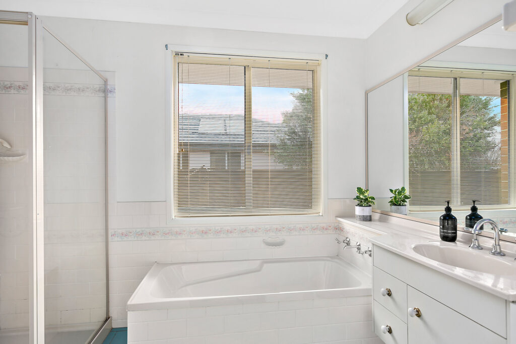 Sold - 40 Tulip Way - New Property in Woonona - Real Estate by Laurie Johnston