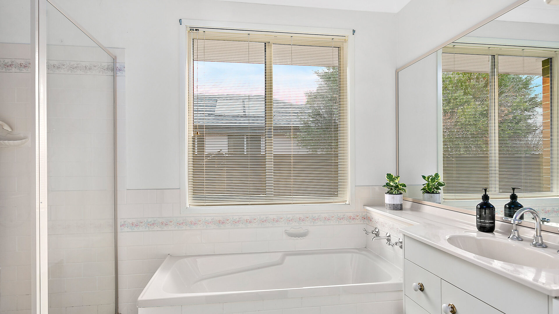 Sold - 40 Tulip Way - New Property in Woonona - Real Estate by Laurie Johnston