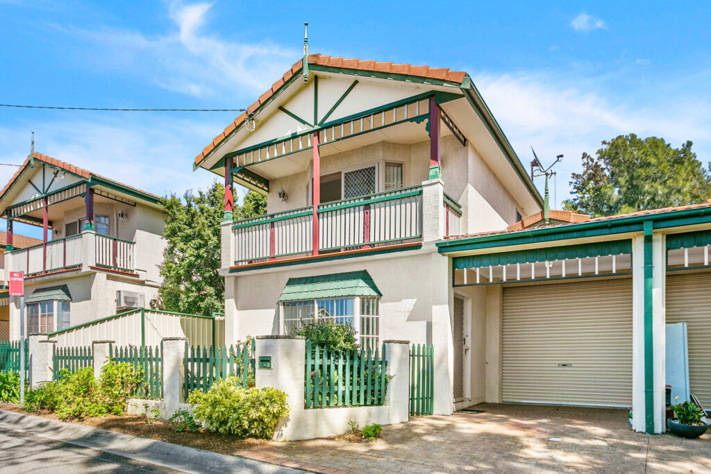 Sold - 8 Victoria Lane - New Property in Woonona - Real Estate by Laurie Johnston
