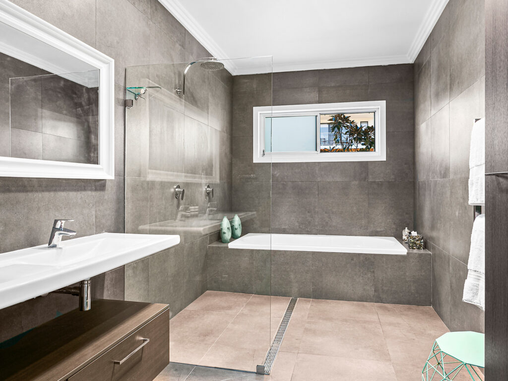 Sold - 9 Air Avenue - New Property in Bulli - Real Estate by Laurie Johnston