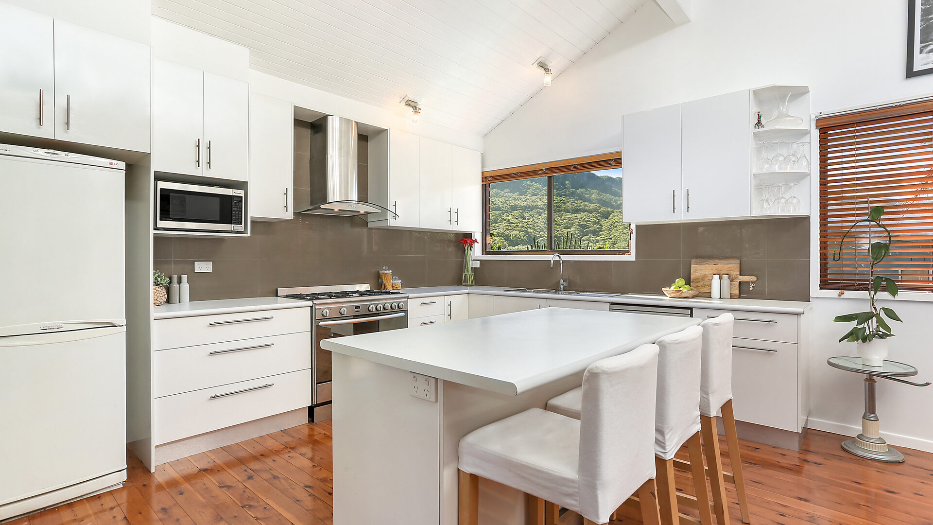 12 Hillcrest Road, Austinmer NSW 2515 - photo 4