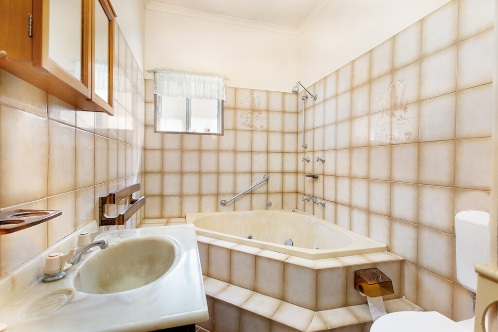 Sold - 10 Woodland Avenue - New Property in Thirroul - Real Estate by Laurie Johnston