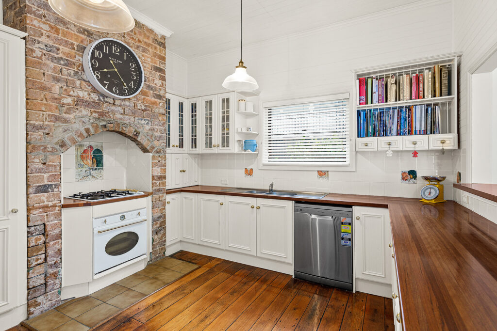 Sold - 5 The Waves - New Property in Thirroul - Real Estate by Laurie Johnston