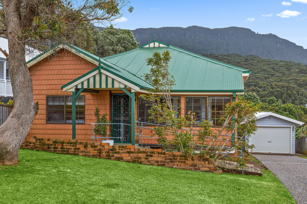 Sold - 5 The Waves - New Property in Thirroul - Real Estate by Laurie Johnston