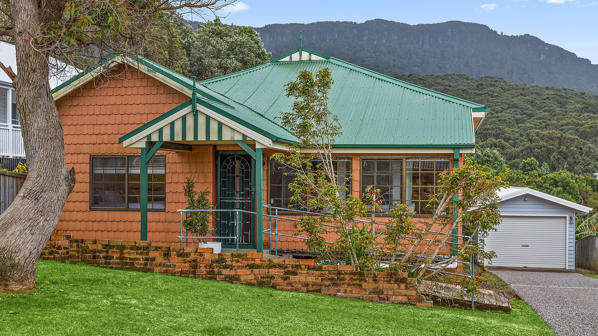 Sold - 5 The Waves - New Property in Thirroul - Real Estate by Laurie Johnston
