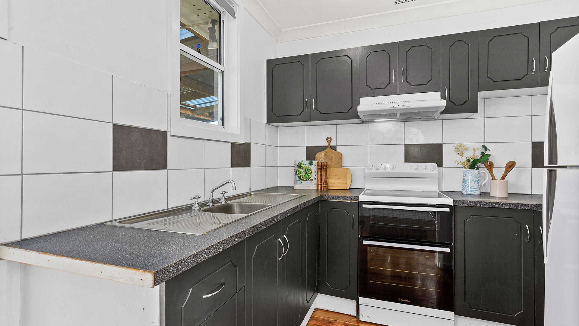 19 Alcoomie Crescent, Koonawarra NSW 2530 - photo 4