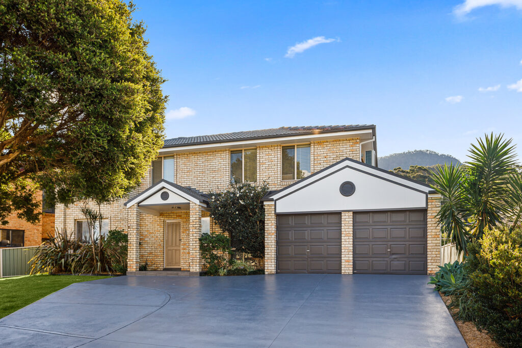 Sold - 24 Lyrebird Way - New Property in Farmborough Heights - Real Estate by David Greenwood