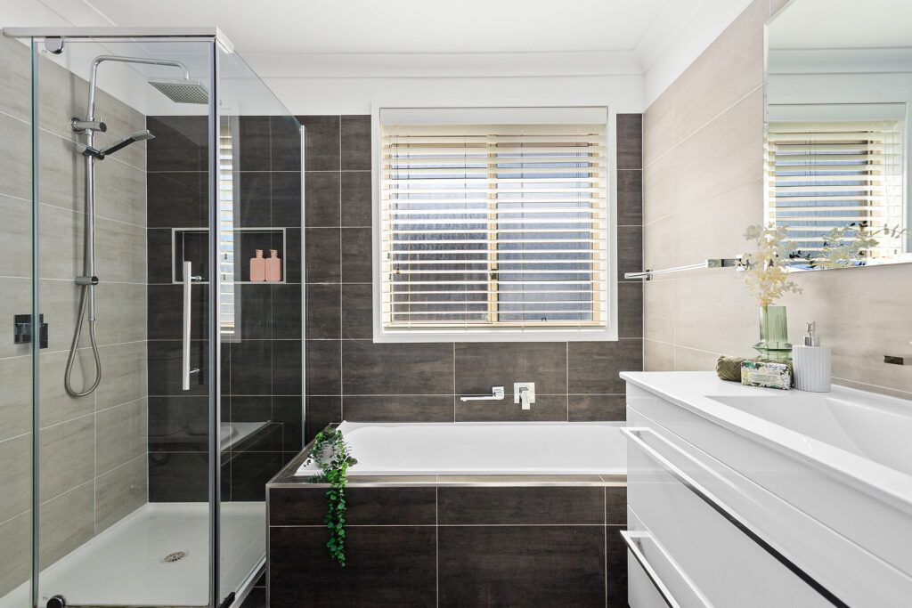 Sold - 24 Lyrebird Way - New Property in Farmborough Heights - Real Estate by David Greenwood