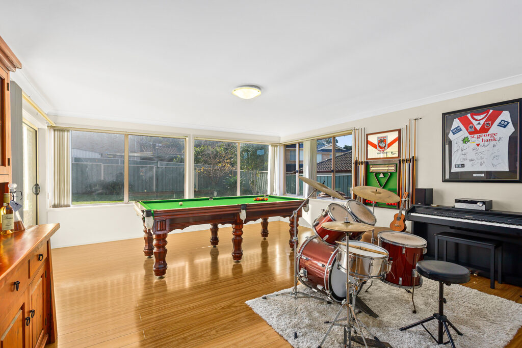 Sold - 24 Lyrebird Way - New Property in Farmborough Heights - Real Estate by David Greenwood