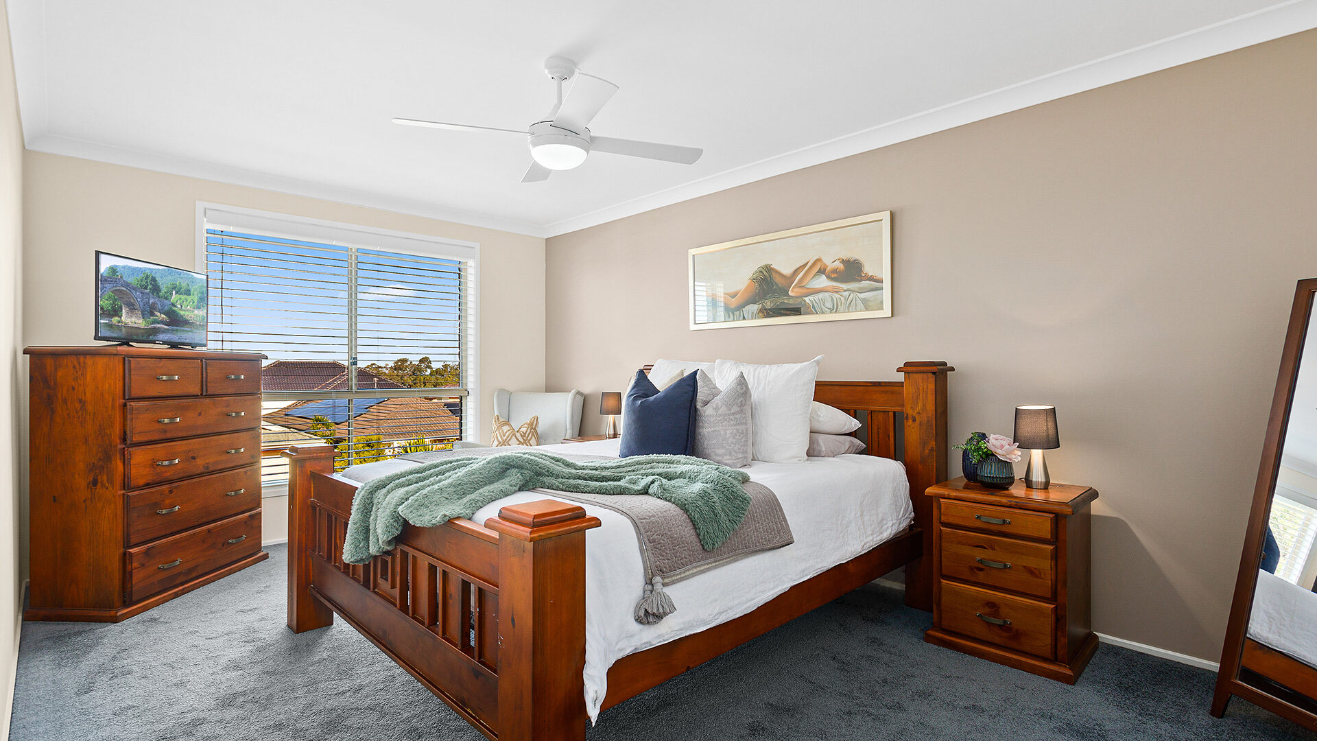 Sold - 24 Lyrebird Way - New Property in Farmborough Heights - Real Estate by David Greenwood