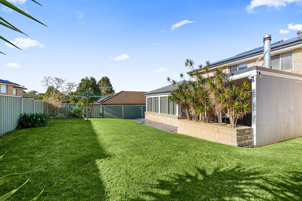 Sold - 24 Lyrebird Way - New Property in Farmborough Heights - Real Estate by David Greenwood