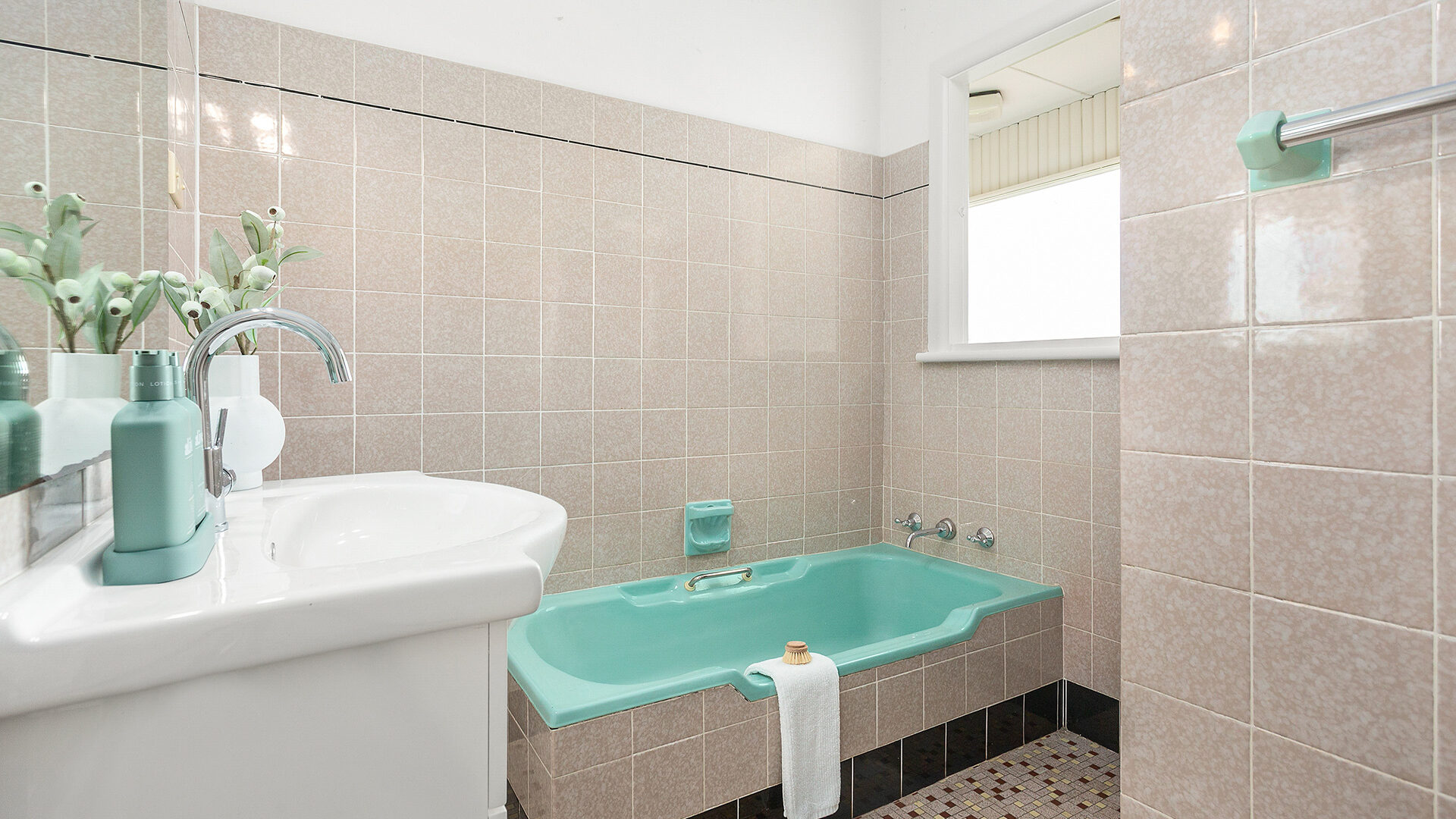 Sold - 4 Hilltop Avenue - New Property in Lake Heights - Real Estate by McGrath Thirroul