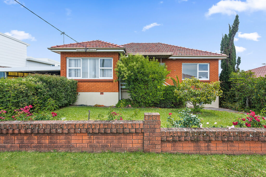 Sold - 4 Hilltop Avenue - New Property in Lake Heights - Real Estate by McGrath Thirroul