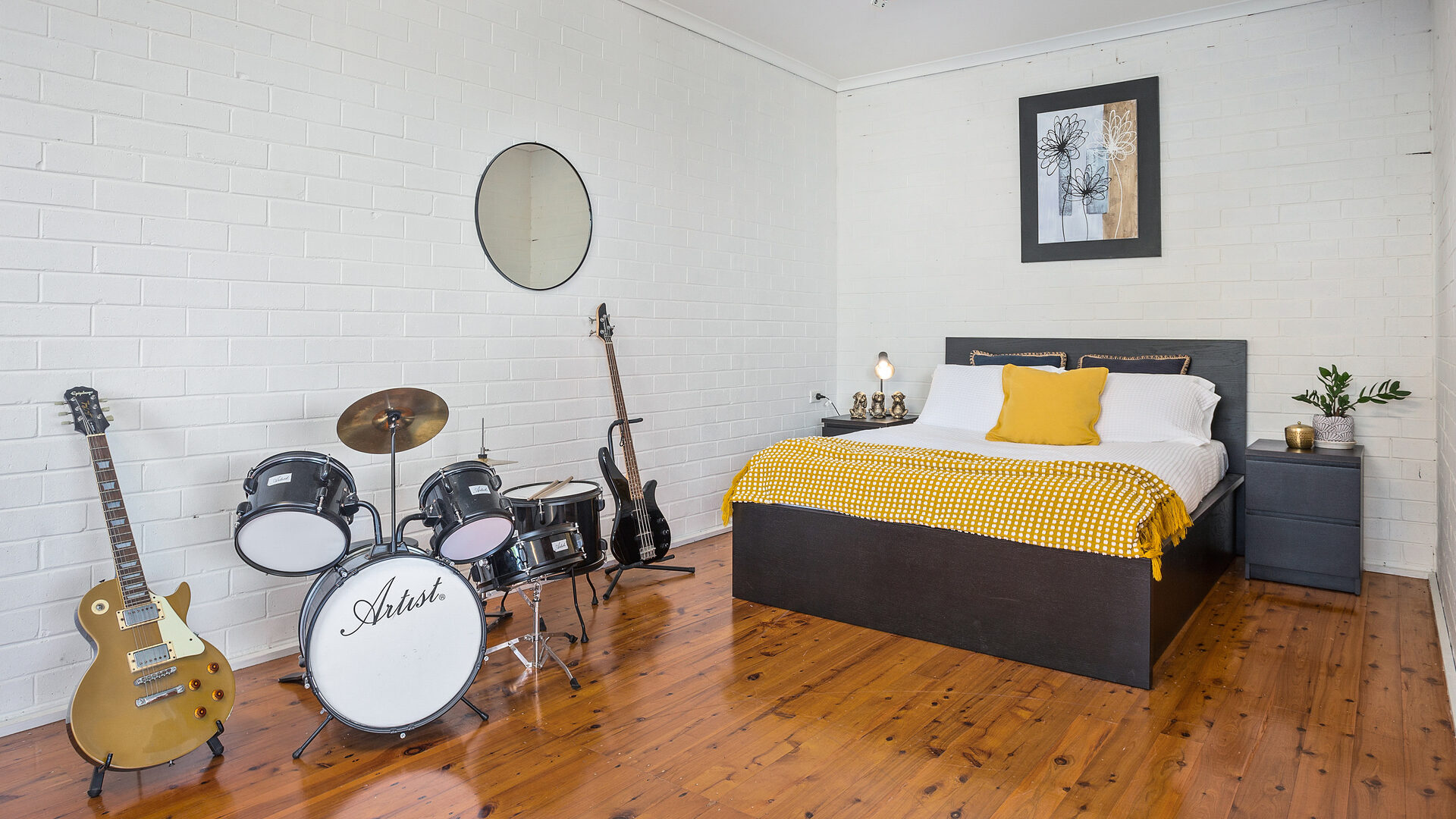 Sold - 8 Robinsville Crescent - New Property in Thirroul - Real Estate by Vanessa Denison-Pender