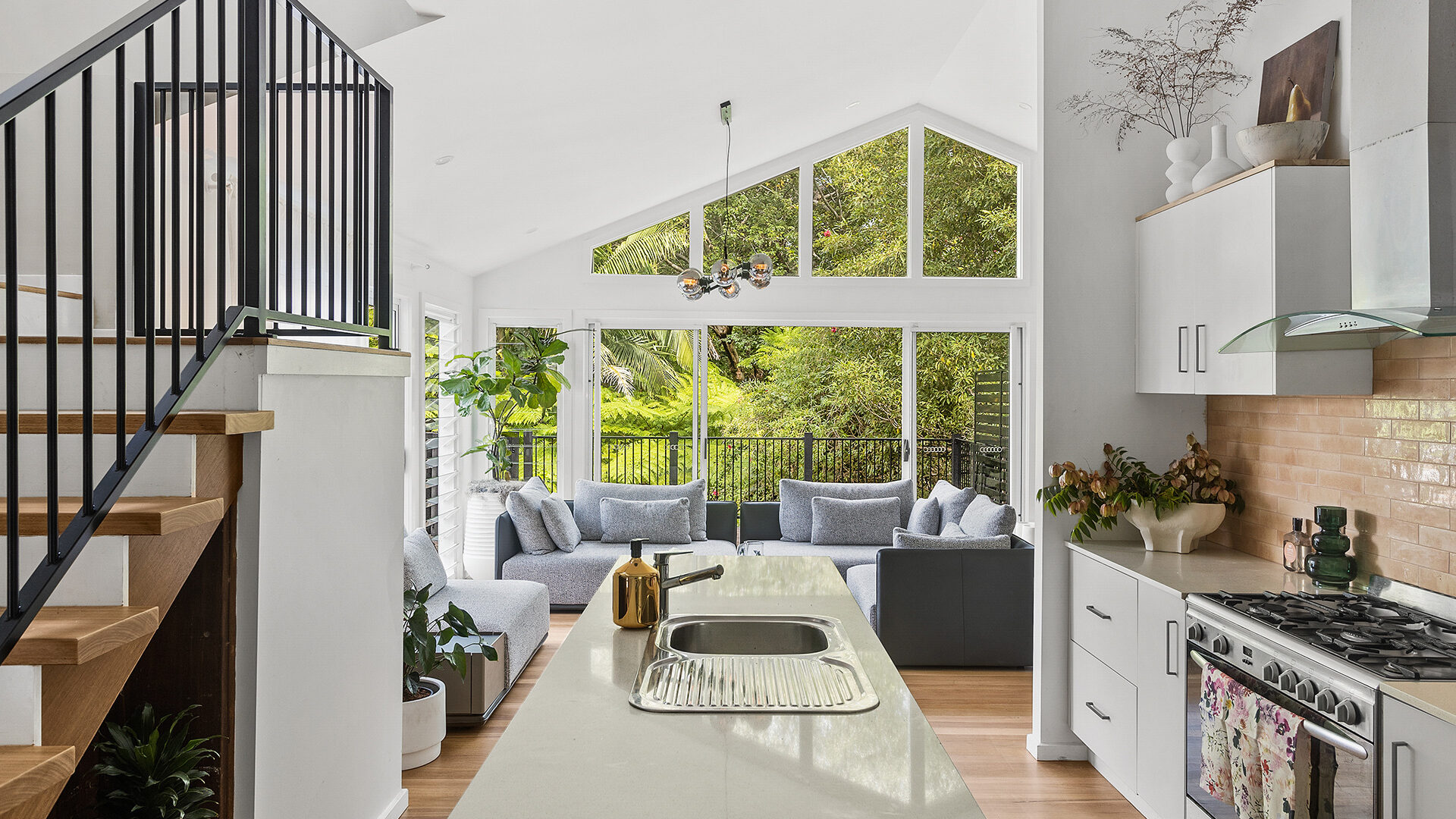 Sold - 48 The Lookout - New Property in Thirroul - Real Estate by Vanessa Denison-Pender