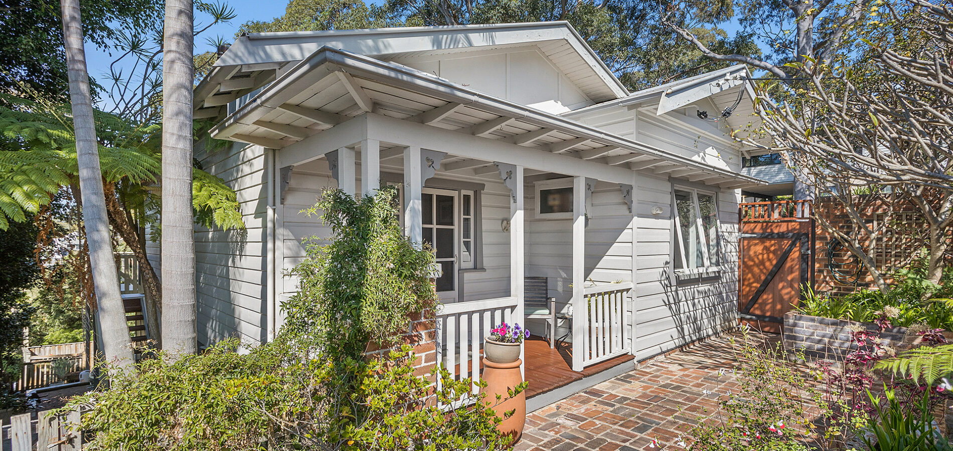 102 Princes Highway, Thirroul