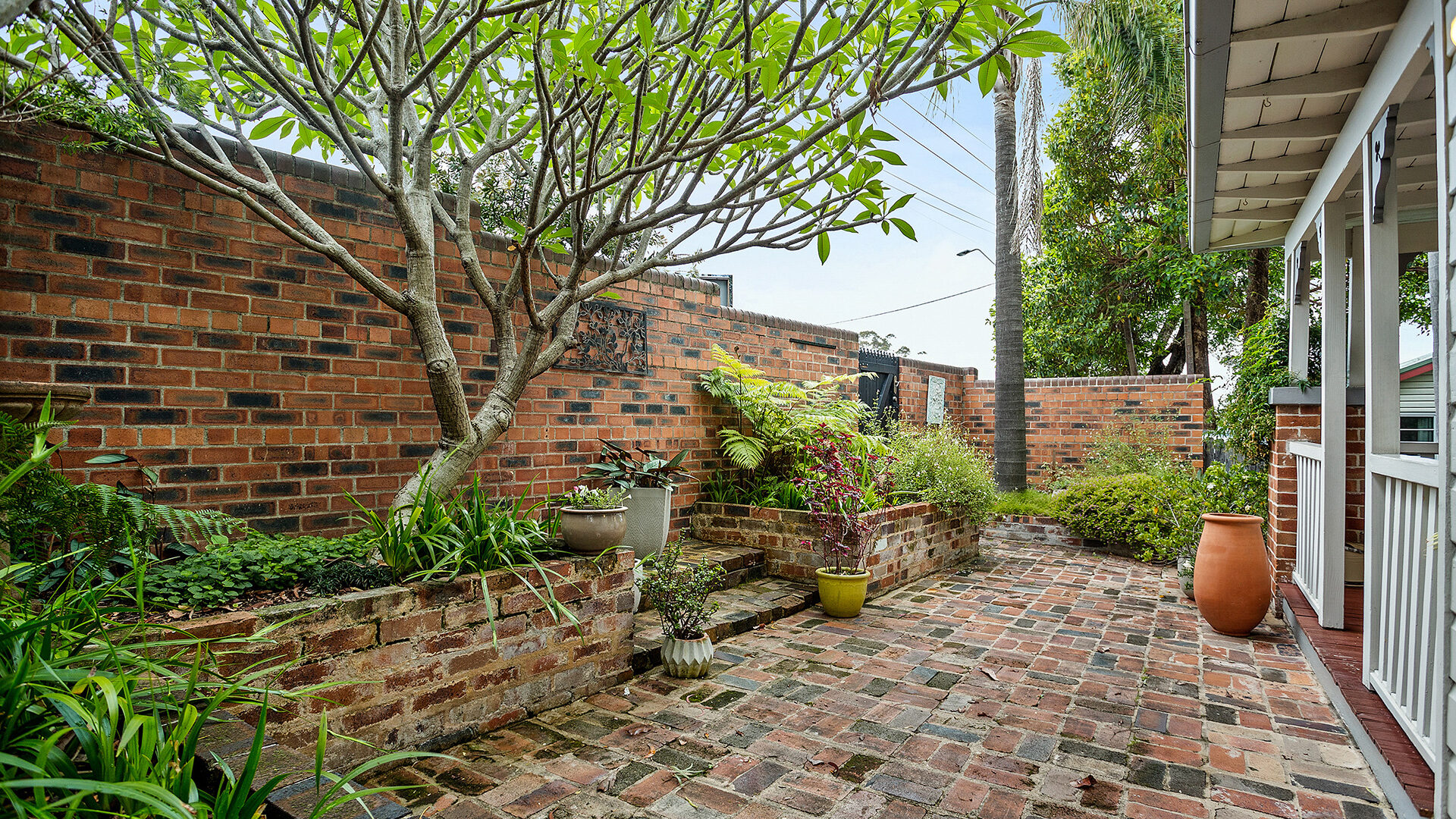 Sold - 102 Princes Highway - New Property in Thirroul - Real Estate by 