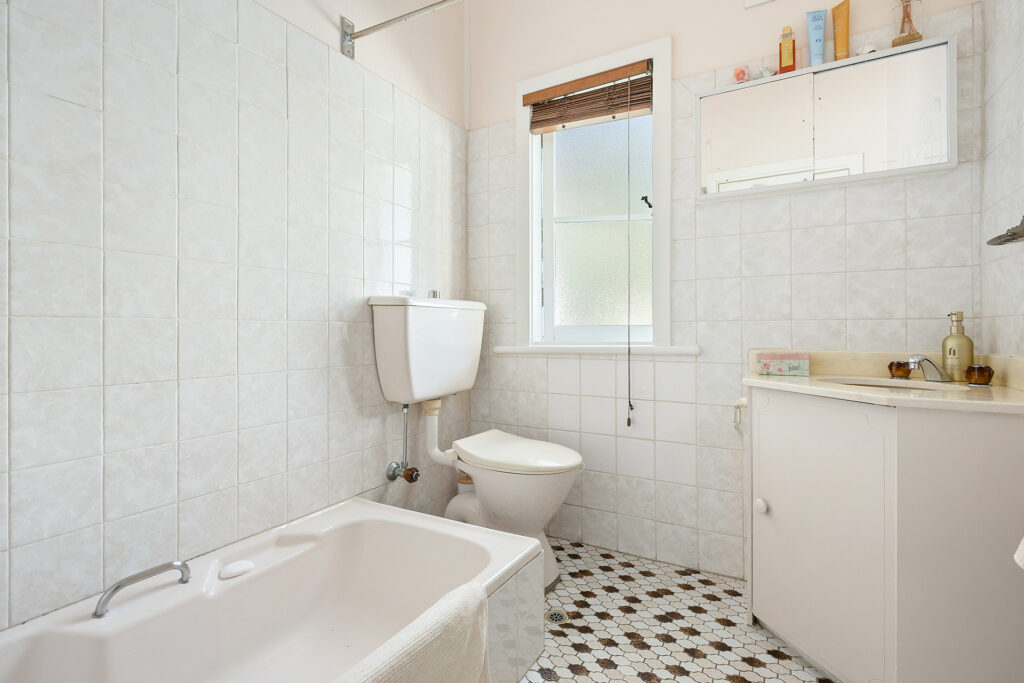 Sold - 102 Princes Highway - New Property in Thirroul - Real Estate by 