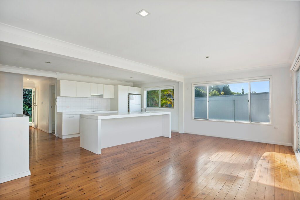 16 Nardoo Crescent, Thirroul NSW 2515 - photo 4