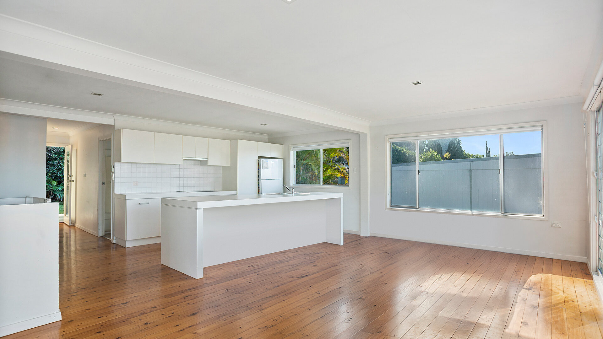 16 Nardoo Crescent, Thirroul NSW 2515 - photo 4