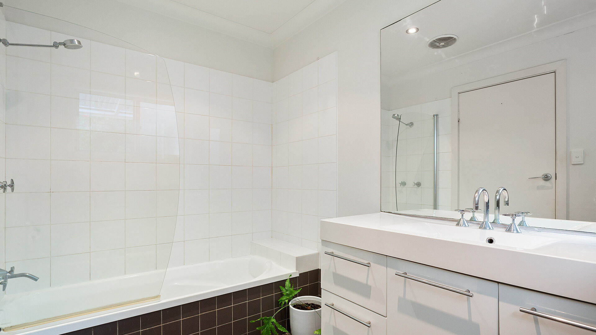 16 Nardoo Crescent, Thirroul NSW 2515 - photo 5