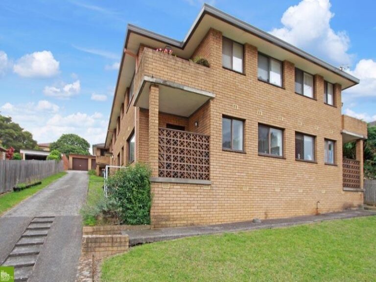 2/24 Matthews Street, Wollongong