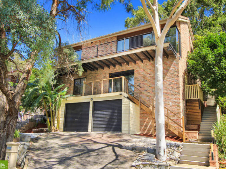 42 Ashley Avenue, Farmborough Heights