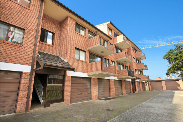 2/15 Kembla Street, Wollongong