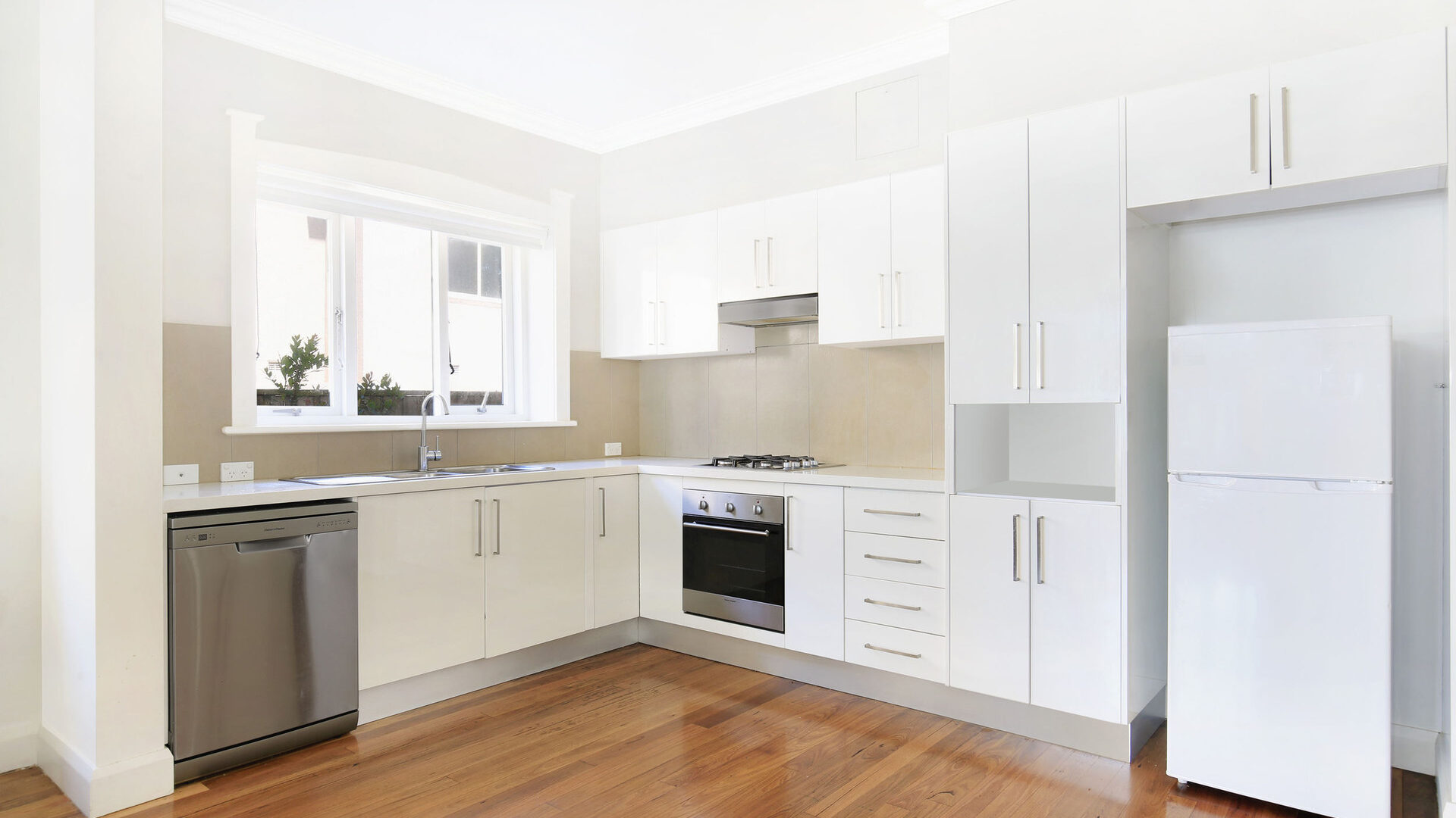 2/10 Crown Street, Wollongong NSW 2500 - photo 2
