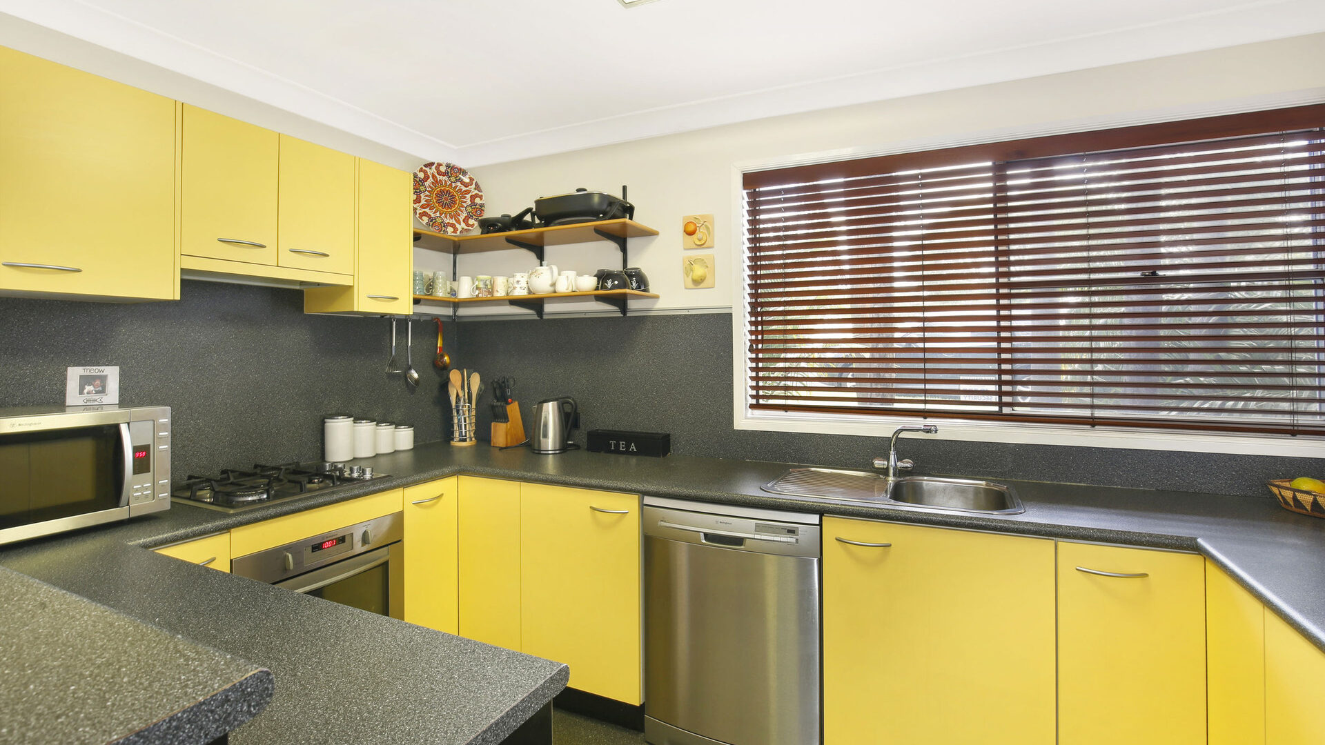1/14 The Avenue, Corrimal NSW 2518 - photo 2