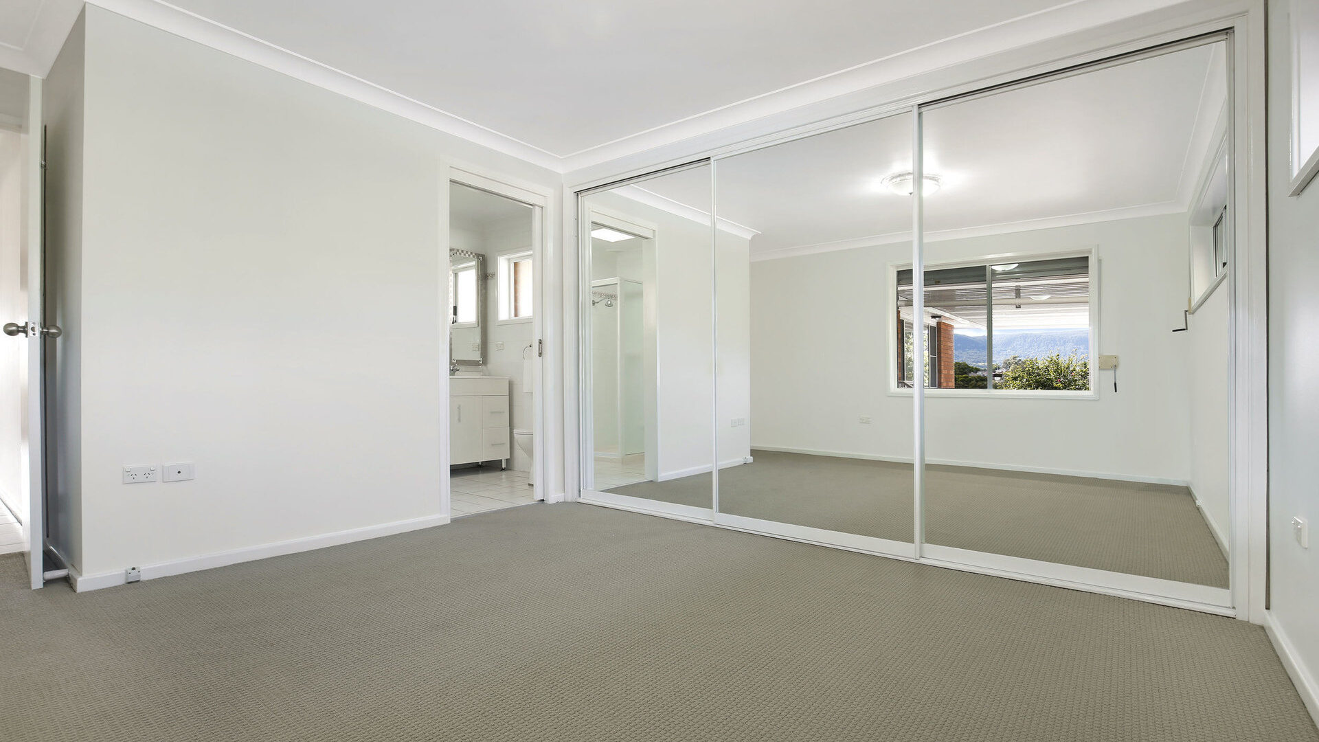 4 Darren Avenue, Kanahooka NSW 2530 - photo 5