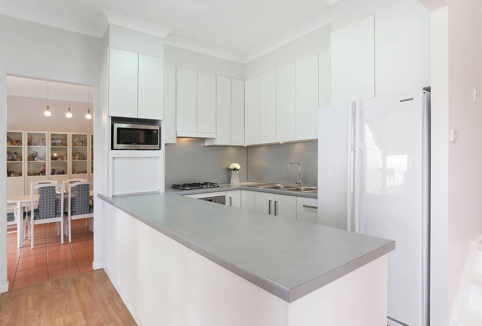 29 Ashley Avenue, Farmborough Heights NSW 2526 - photo 2