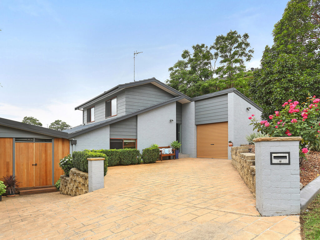 Sold - 3 Carbeen Crescent - New Property in Cordeaux Heights - Real Estate by 