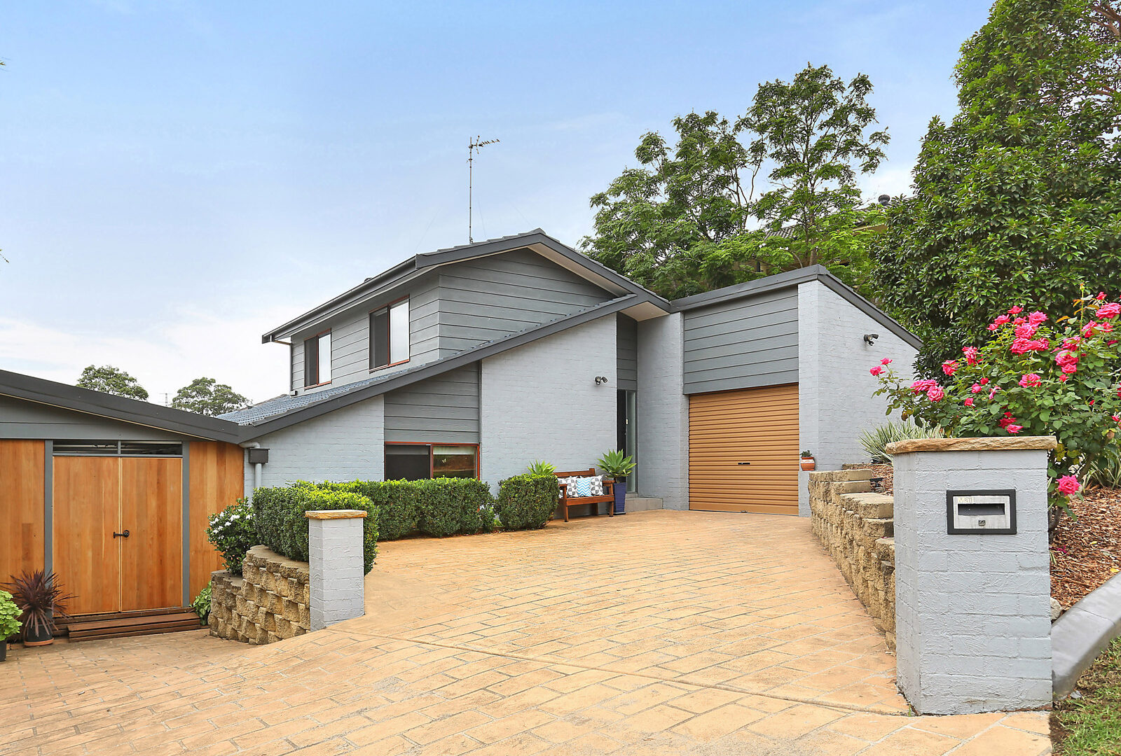 Sold - 3 Carbeen Crescent - New Property in Cordeaux Heights - Real Estate by 