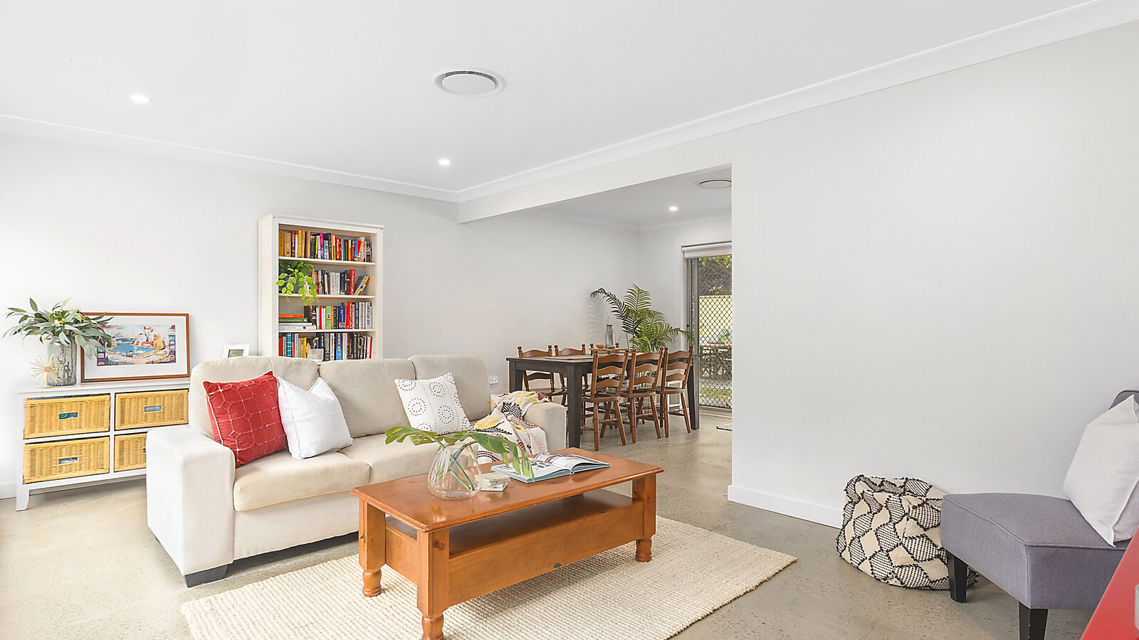 10 Lochview Avenue, Farmborough Heights