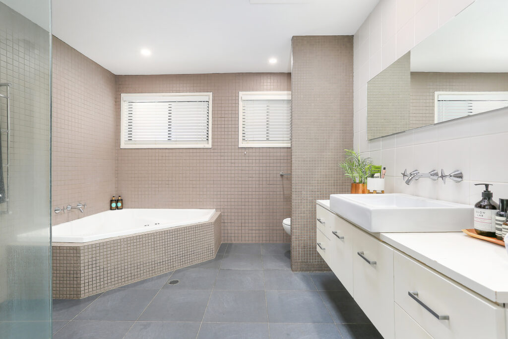 Sold - 115 Iola Avenue - New Property in Farmborough Heights - Real Estate by 