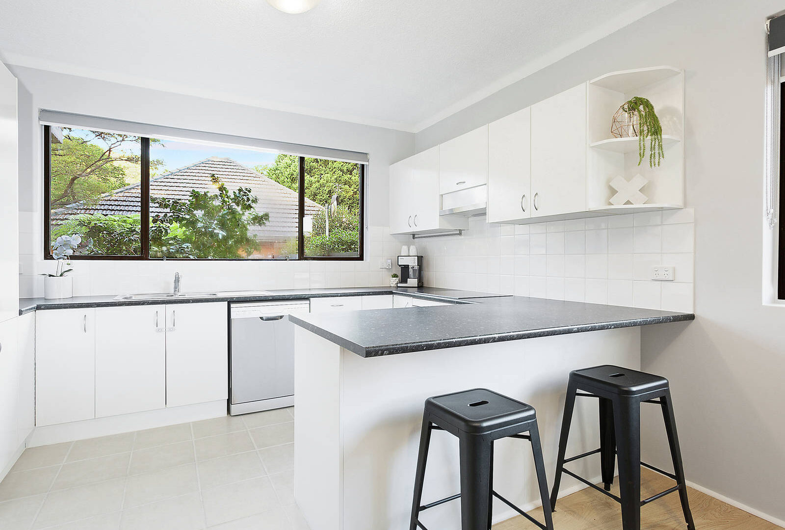 1/27 Mangerton Road, Wollongong NSW 2500 - photo 2