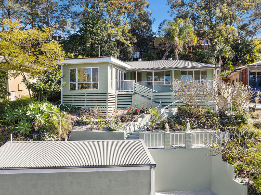 Sold - 7 Aminya Place - New Property in Farmborough Heights - Real Estate by 