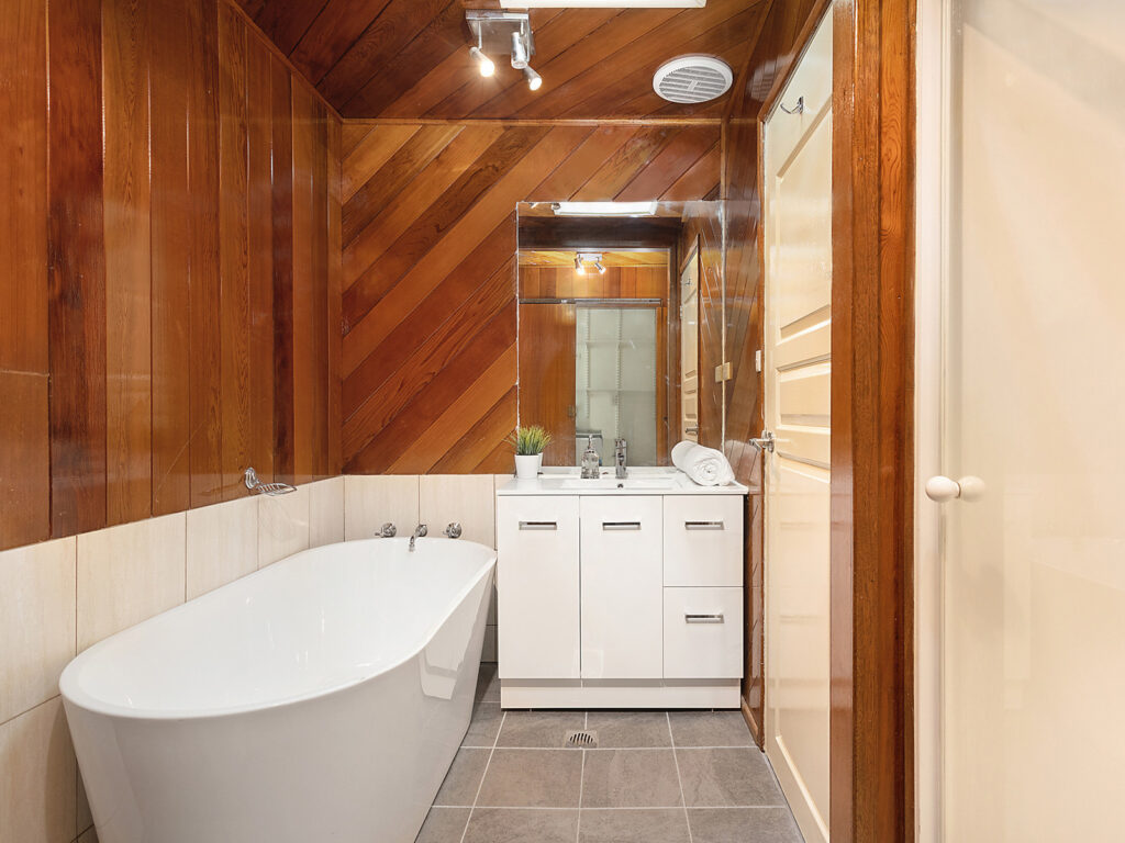 Sold - 7 Aminya Place - New Property in Farmborough Heights - Real Estate by 