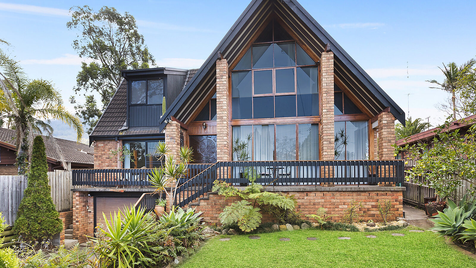 302 Farmborough Road, Farmborough Heights