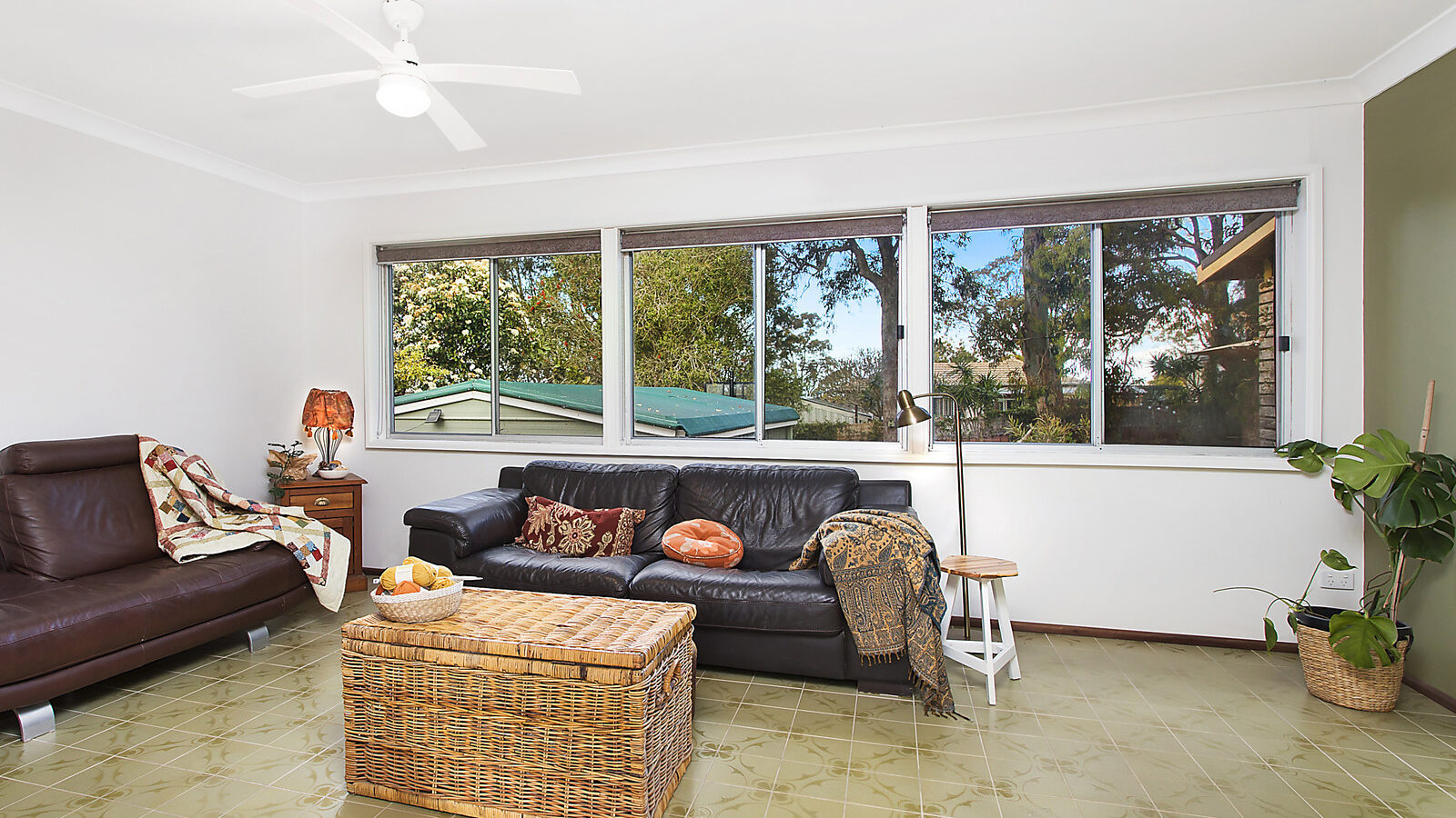 317 Farmborough Road, Farmborough Heights