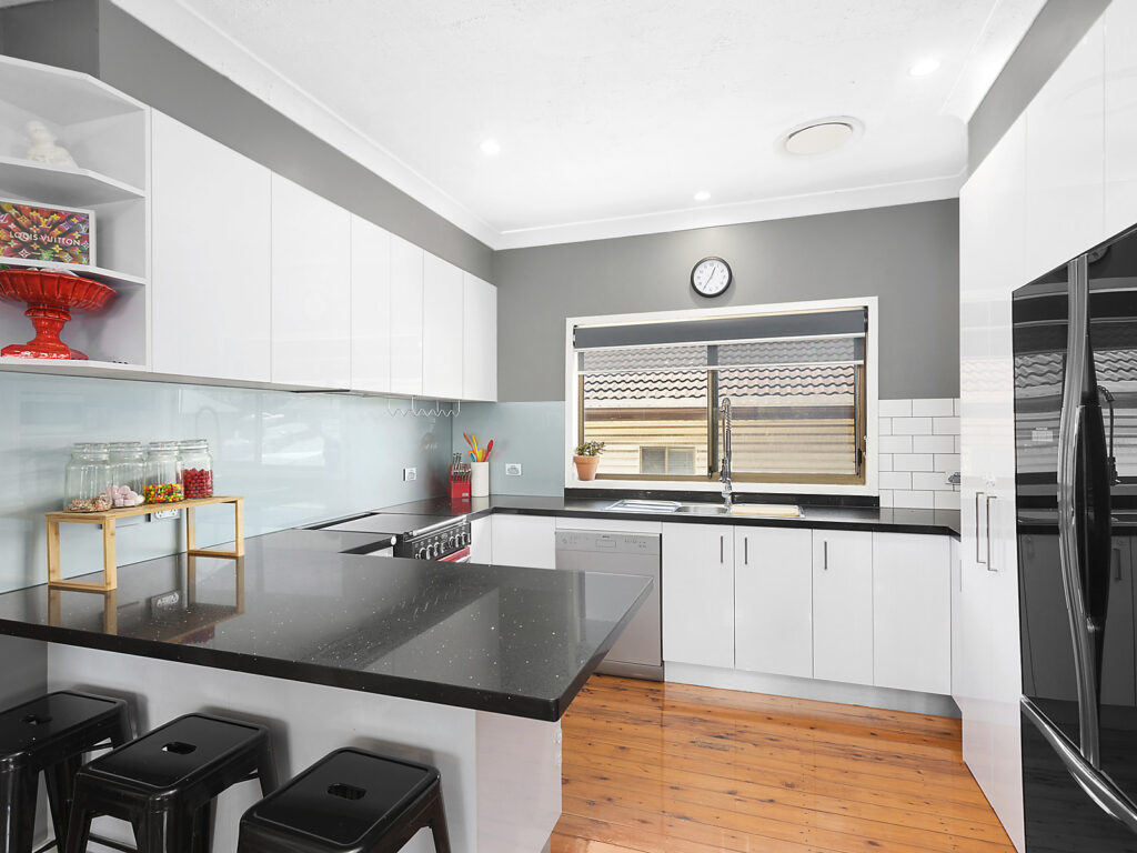 18 Ranchby Avenue, Lake Heights NSW 2502 - photo 4
